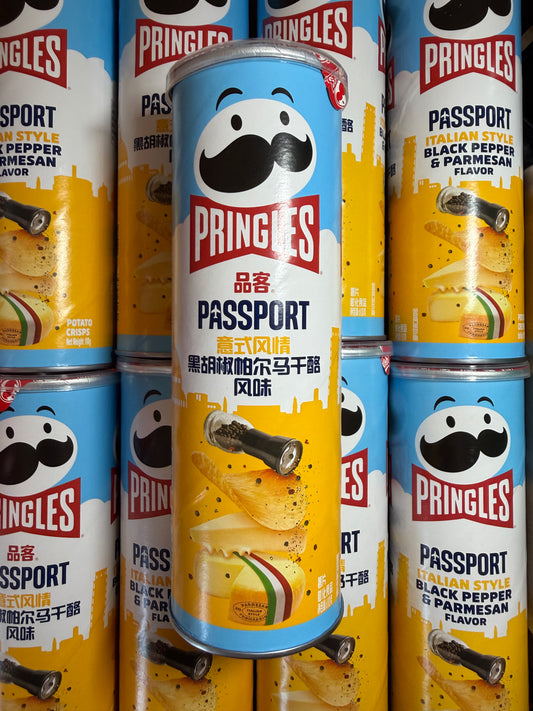 PRINGLES - Black Pepper & Parmesan (Chips goût poivre noir et parmesan)